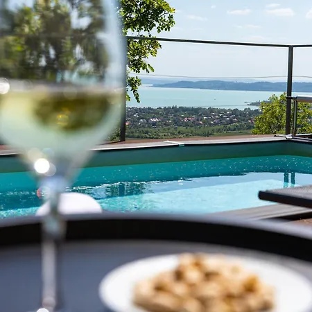 Monte Balaton パロズナク