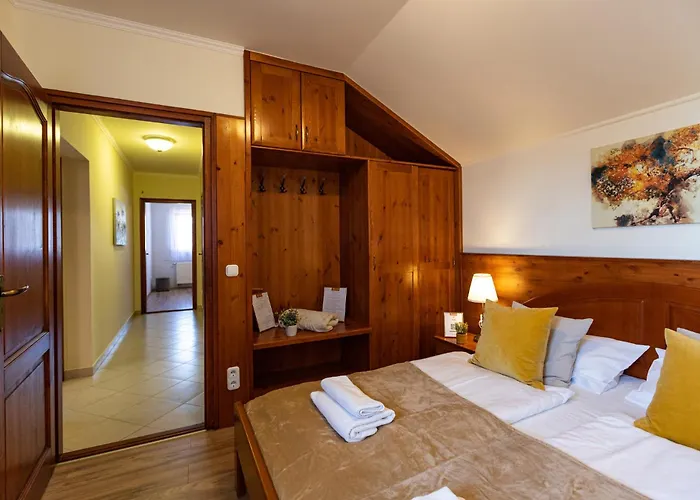 Monte Balaton * פלוזנק